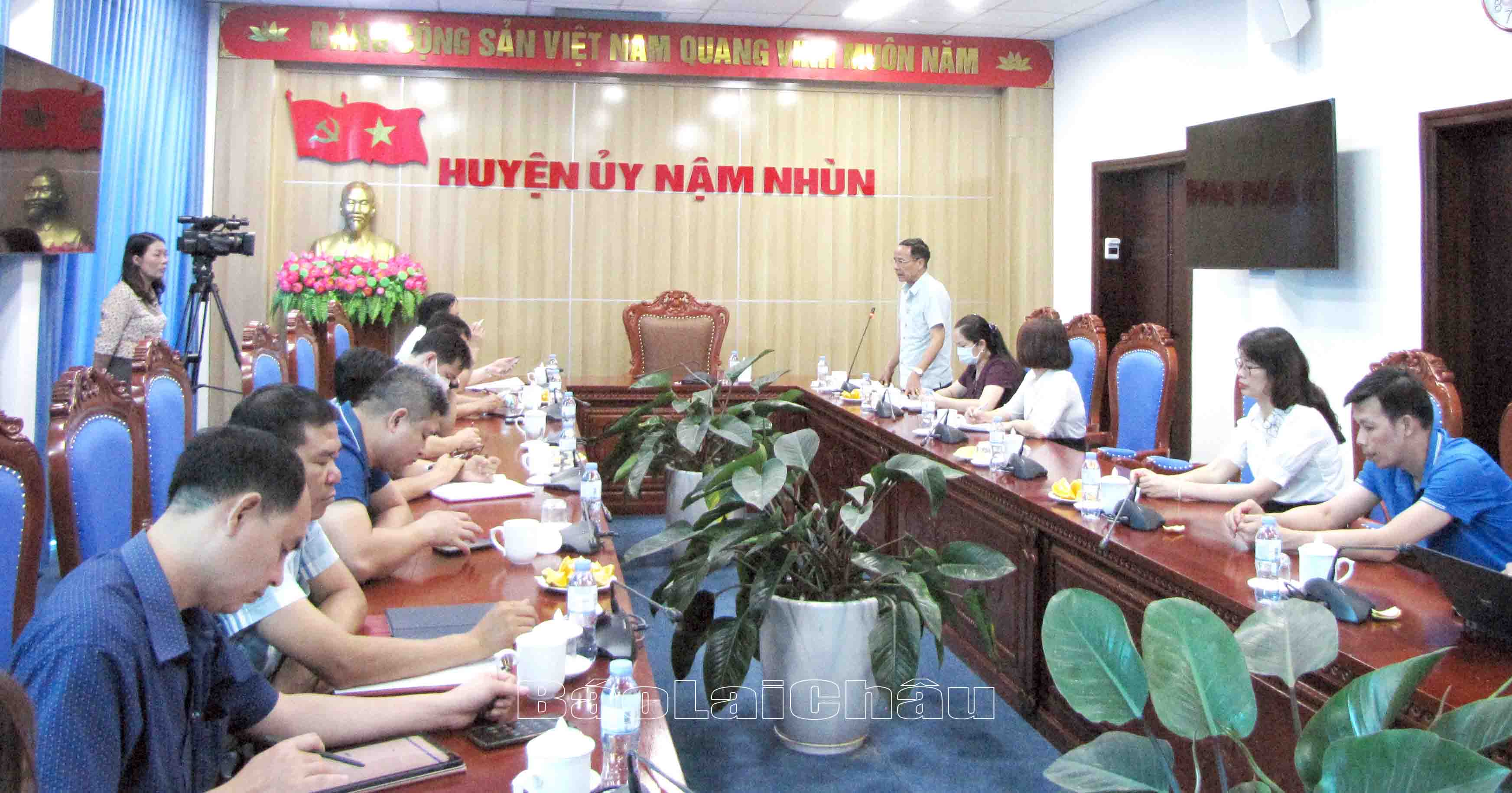 Đồng chí Nguyễn Viết Mạnh - Tổng Biên tập Báo Lai Châu phát biểu tại buổi làm việc.