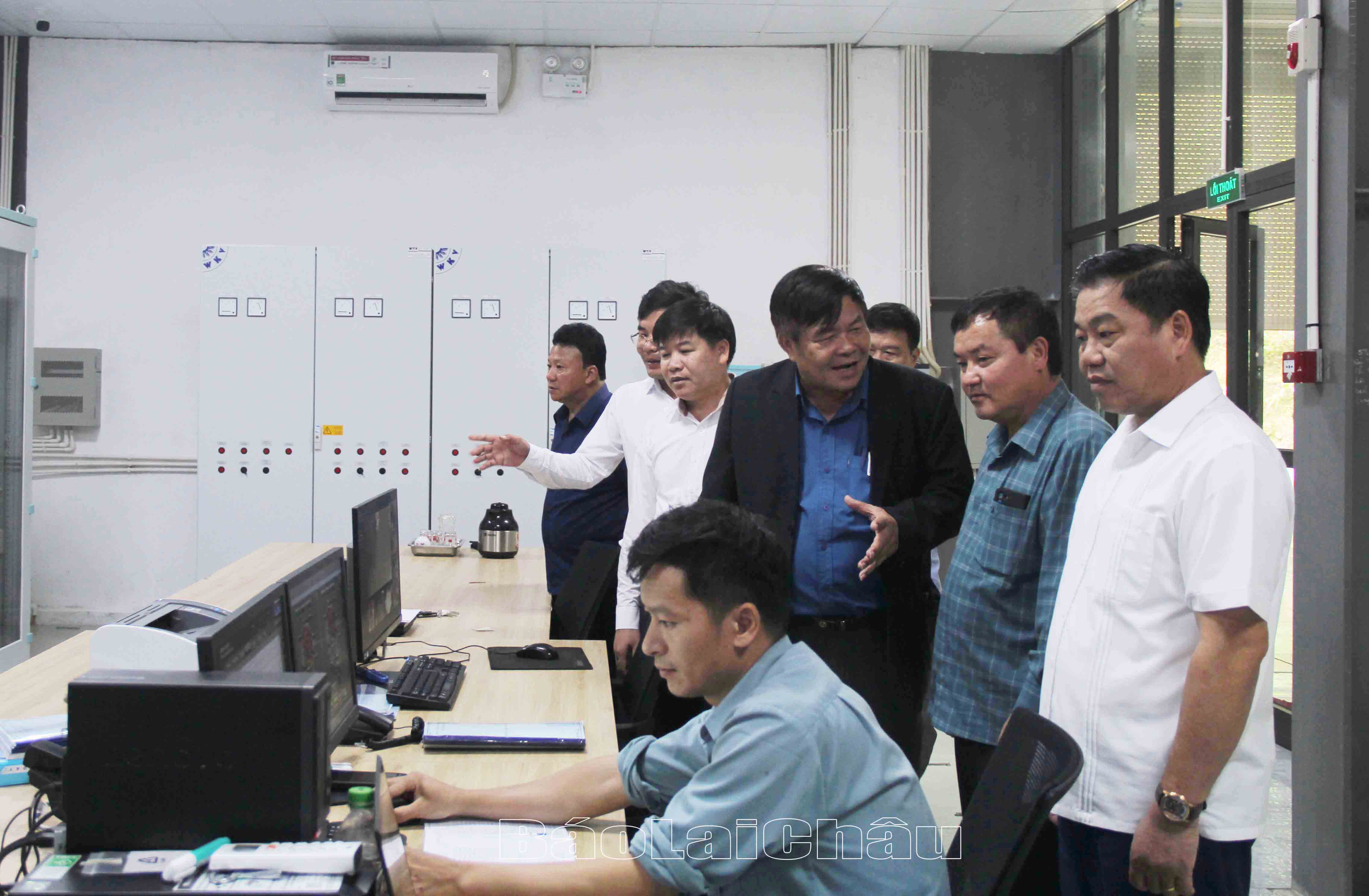 thăm quan nhà điều hành