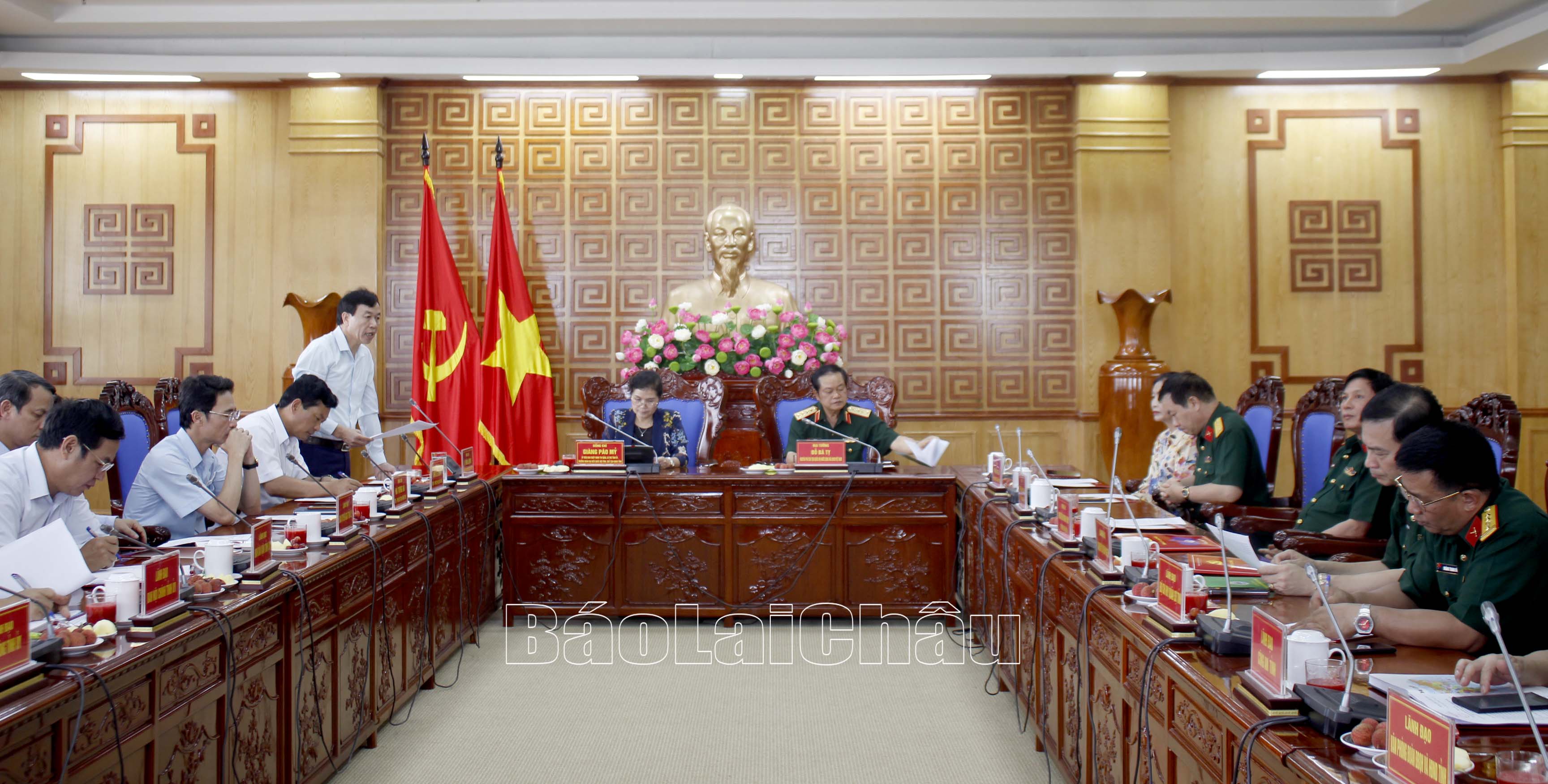 Quang cảnh buổi làm việc của Đoàn công tác với Tỉnh ủy. 