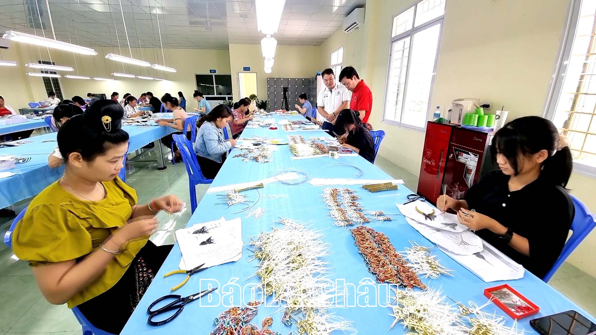 Công ty TNHH MTV Nông lâm nghiệp Bateco Lai Châu tạo việc làm cho nhiều lao động tại huyện Tân Uyên.