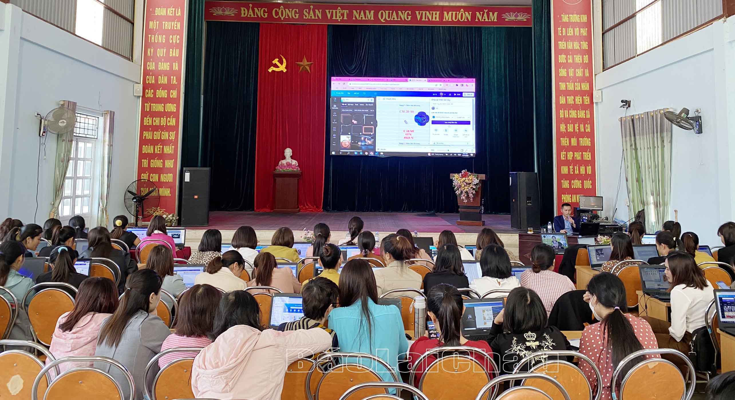 Quang cảnh lớp tập huấn.