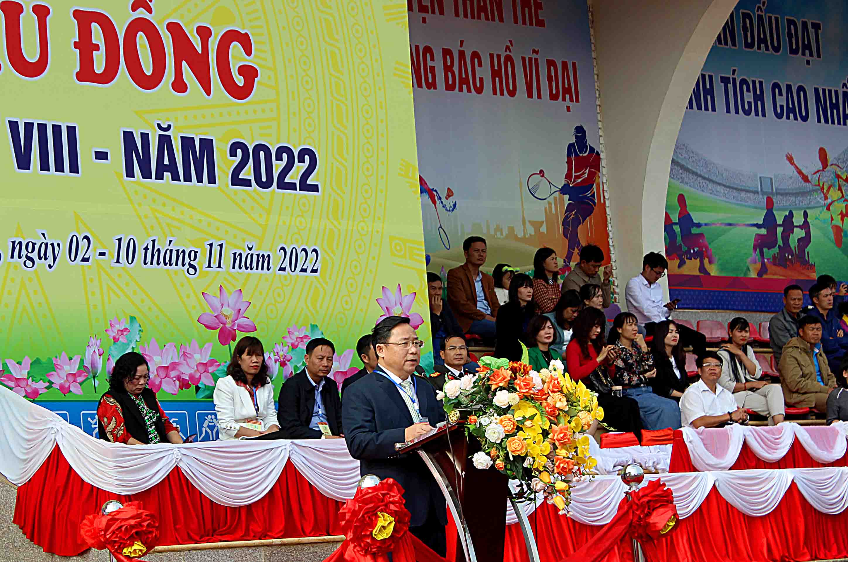 Nhà giáo ưu tú Đinh Trung Tuấn - Giám đốc Sở Giáo dục và Đào tạo, Trưởng Ban Tổ chức Hội khỏe Phù Đổng tỉnh Lai Châu lần thứ VIII năm 2022 phát biểu khai mạc Hội khỏe.