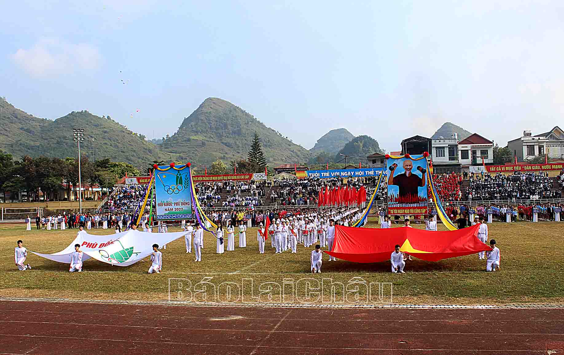 Quang cảnh Lễ khai mạc Hội khỏe.