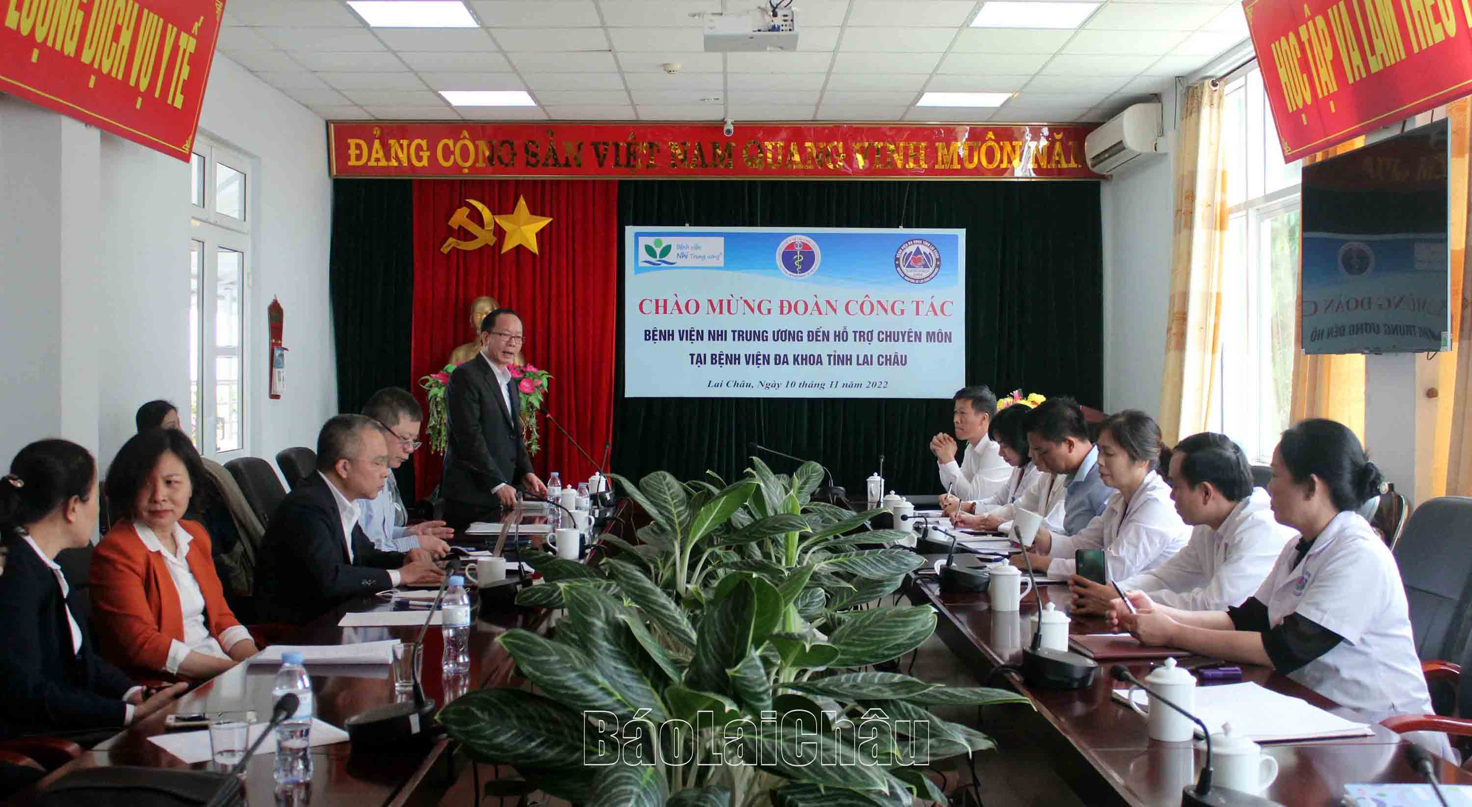 Quang cảnh buổi làm việc.