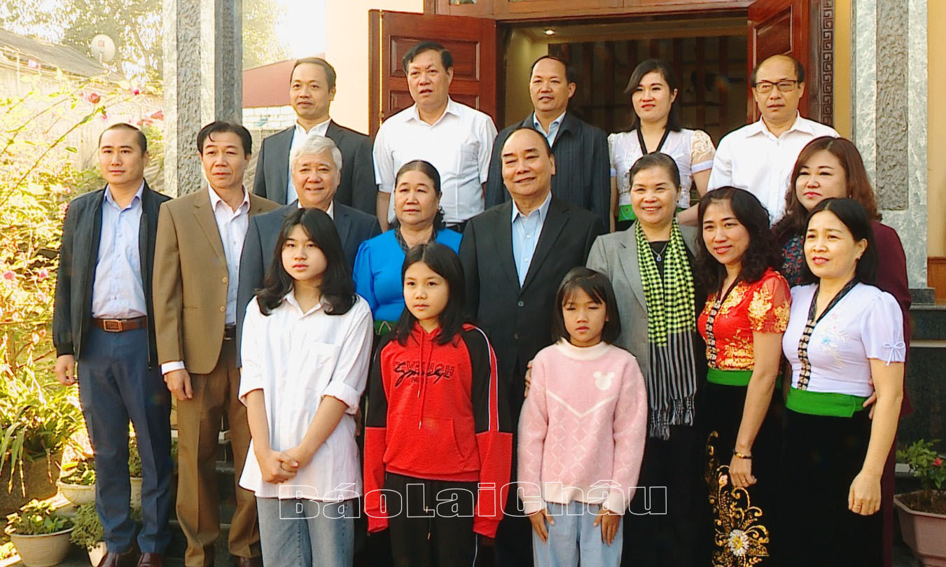 Chụp ảnh lưu niệm.