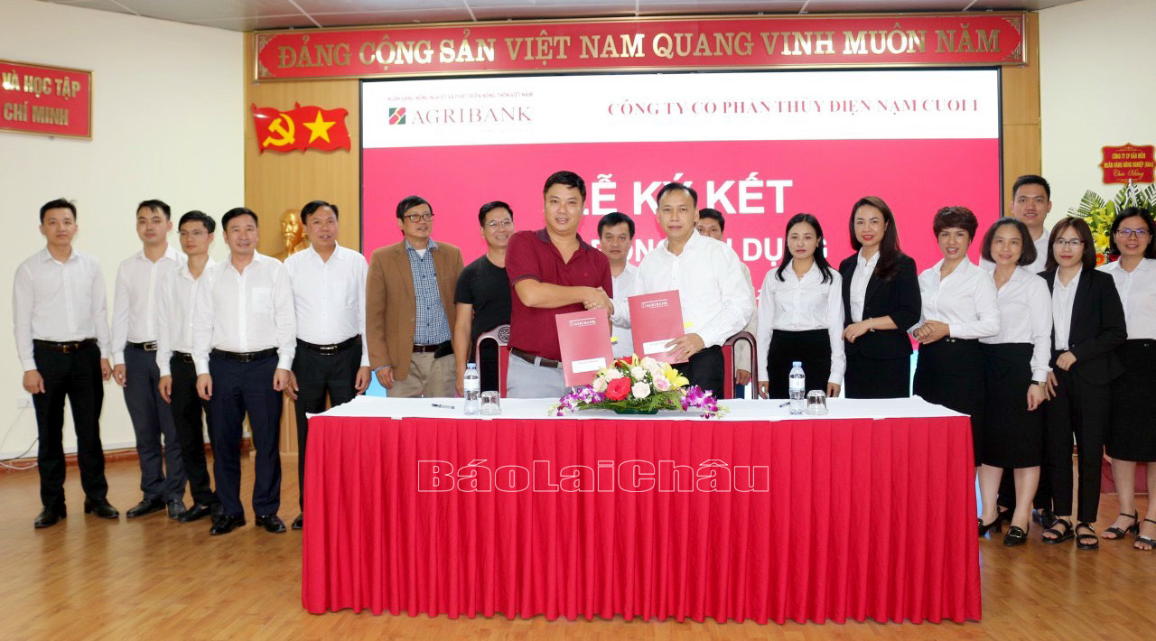 Đại diện lãnh đạo 2 bên đã ký kết hợp đồng tín dụng.
