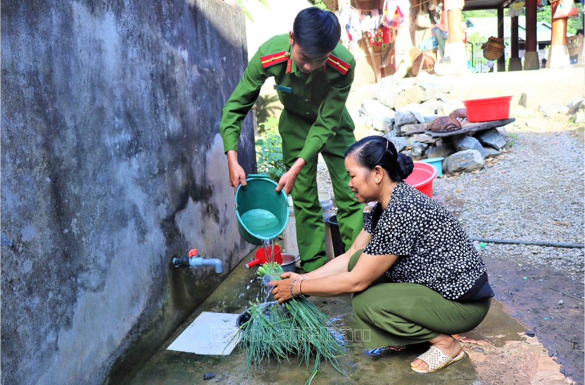 Nước sinh hoạt về bản