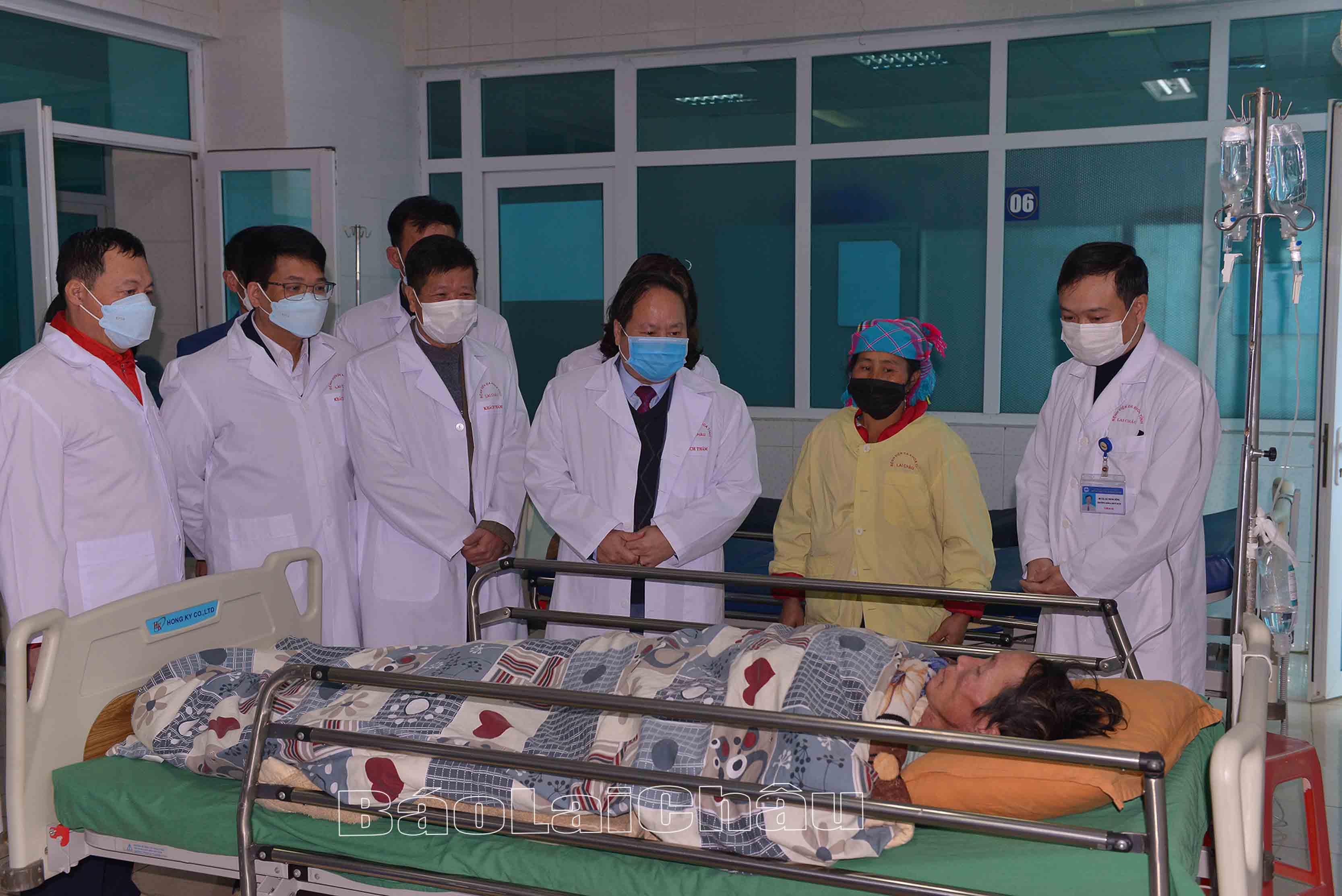 Đồng chí Tống Thanh Hải - Phó Chủ tịch Thường trực UBND tỉnh thăm, chúc tết tại Bệnh viện Đa khoa tỉnh