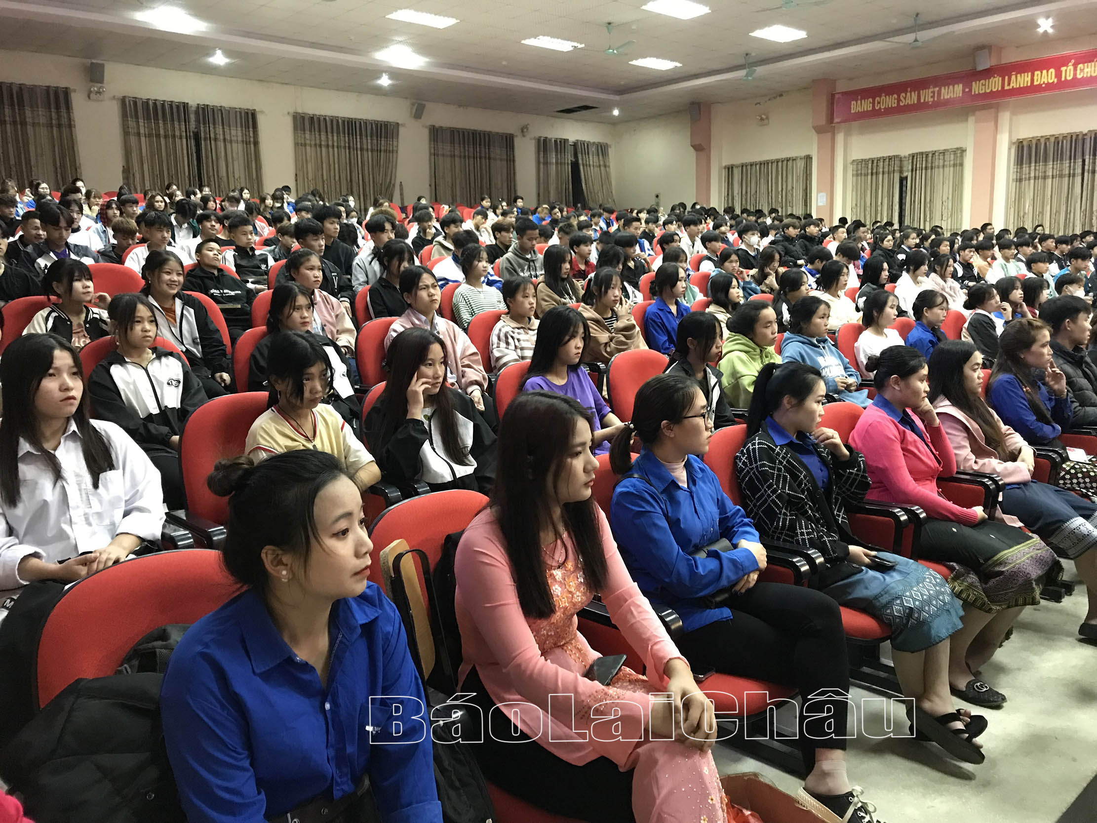 Hội nghị tuyên truyền về cuộc đời và sự nghiệp của Chủ tịch Hồ Chí Minh - Ảnh minh hoạ 2