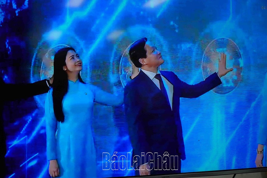 Phó thủ tướng Chính phủ Lê Minh Khái cùng lãnh đạo Hội LHPN Việt Nam đã bấm nút khởi động Đề án 01.