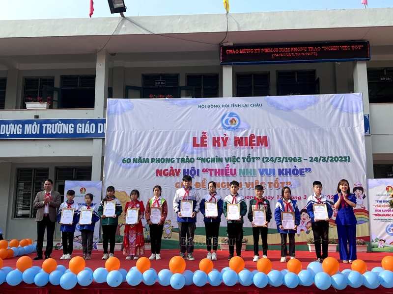 tặng danh hiệu Dũng sĩ nghìn việc tốt