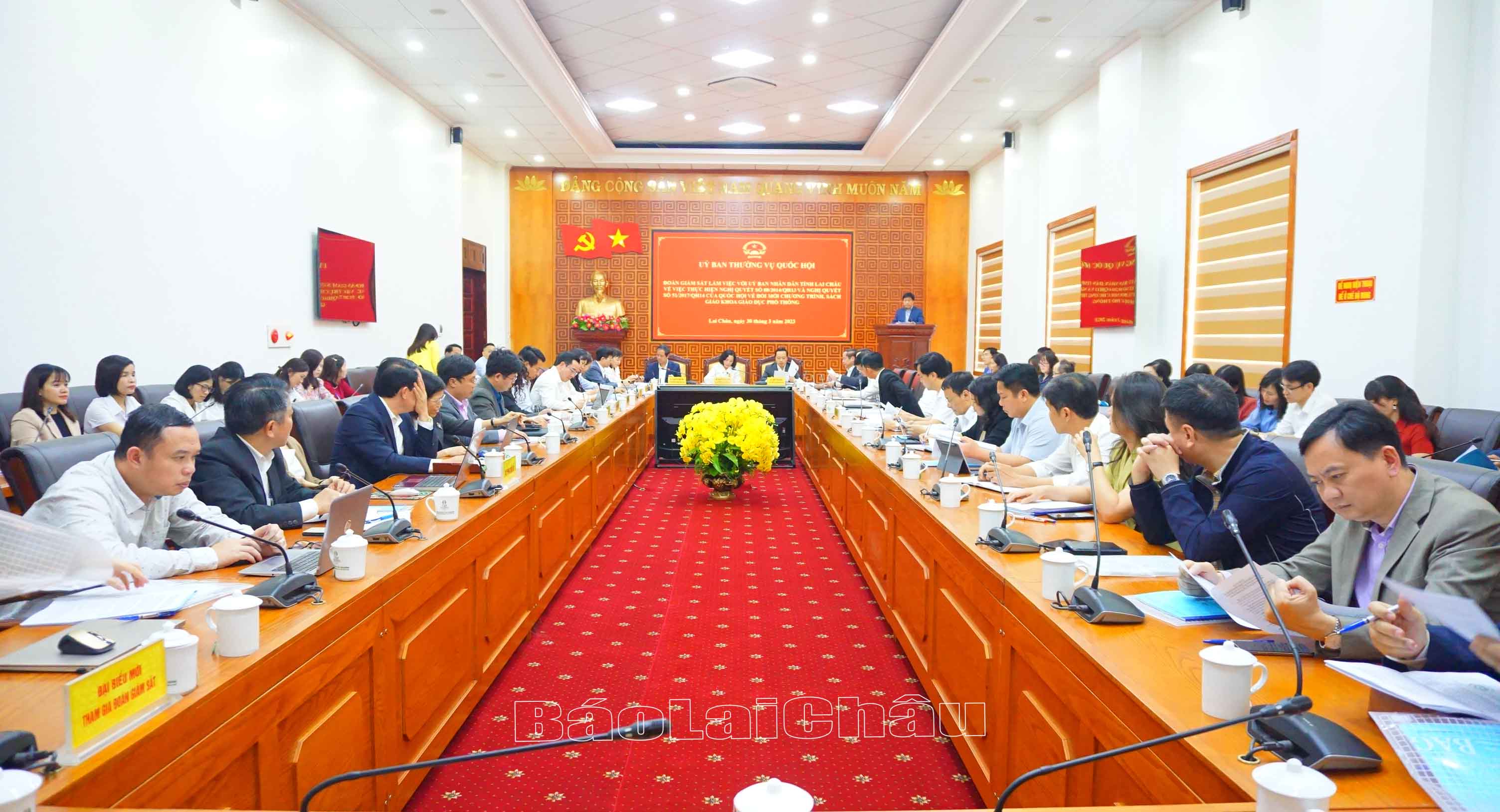 Quang cảnh buổi làm việc.