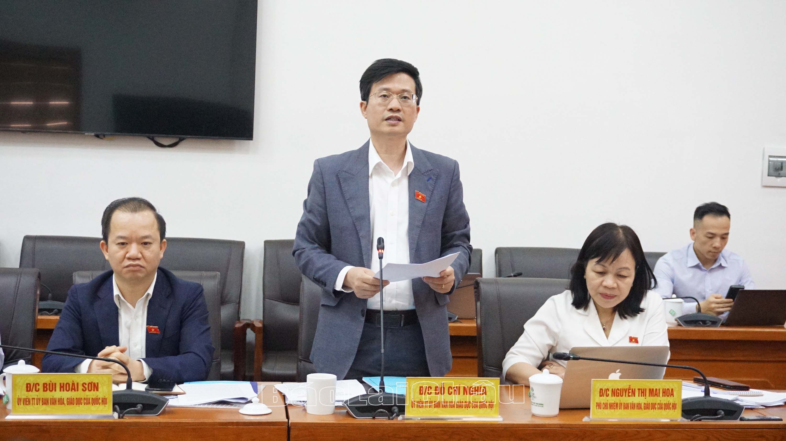 Thành viên Đoàn công tác trao đổi tại buổi làm việc.