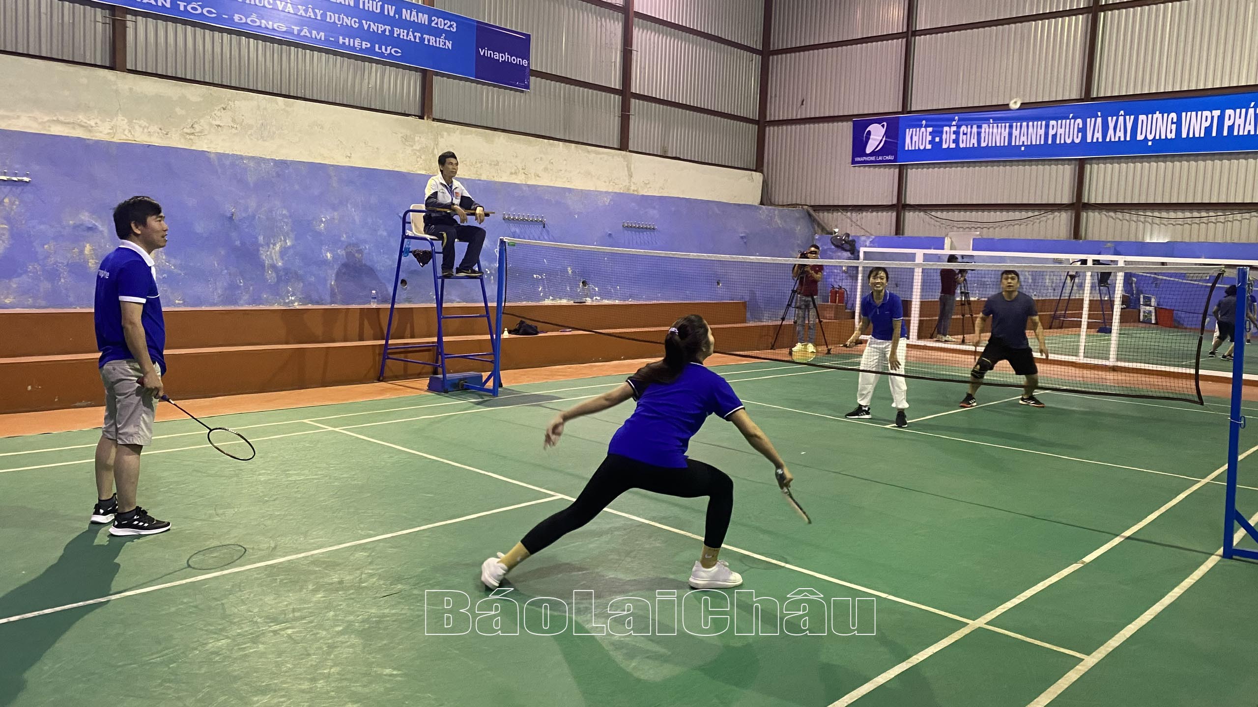 Các đội thi đấu môn cầu lông.