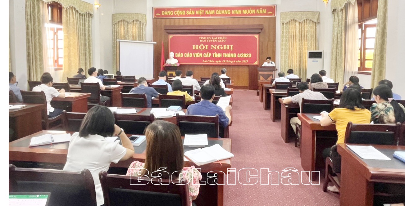 Hội nghị Báo cáo viên tháng 4