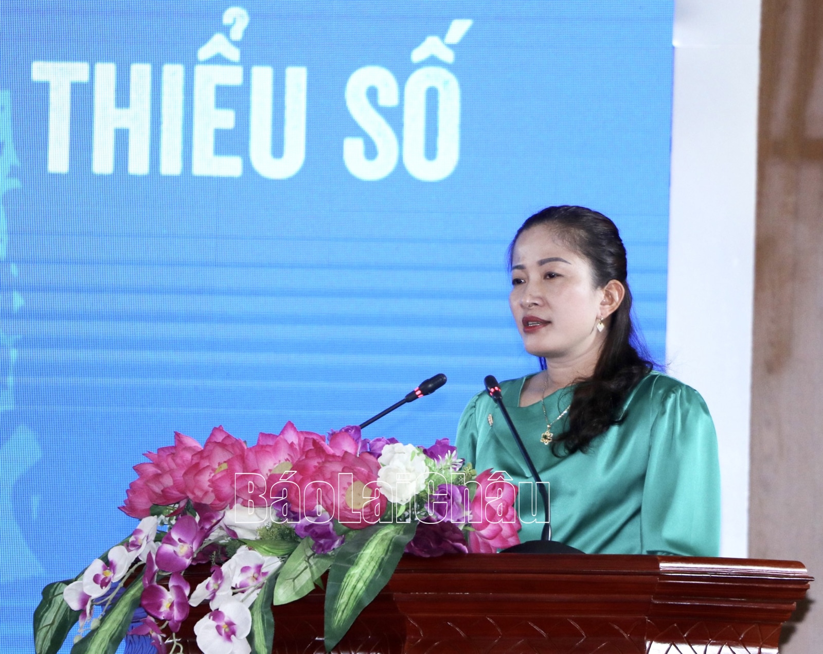 Đồng chí Mai Thị Hồng Sim – Phó Chủ tịch UBND huyện Phong Thổ phát biểu khai mạc Hội nghị.