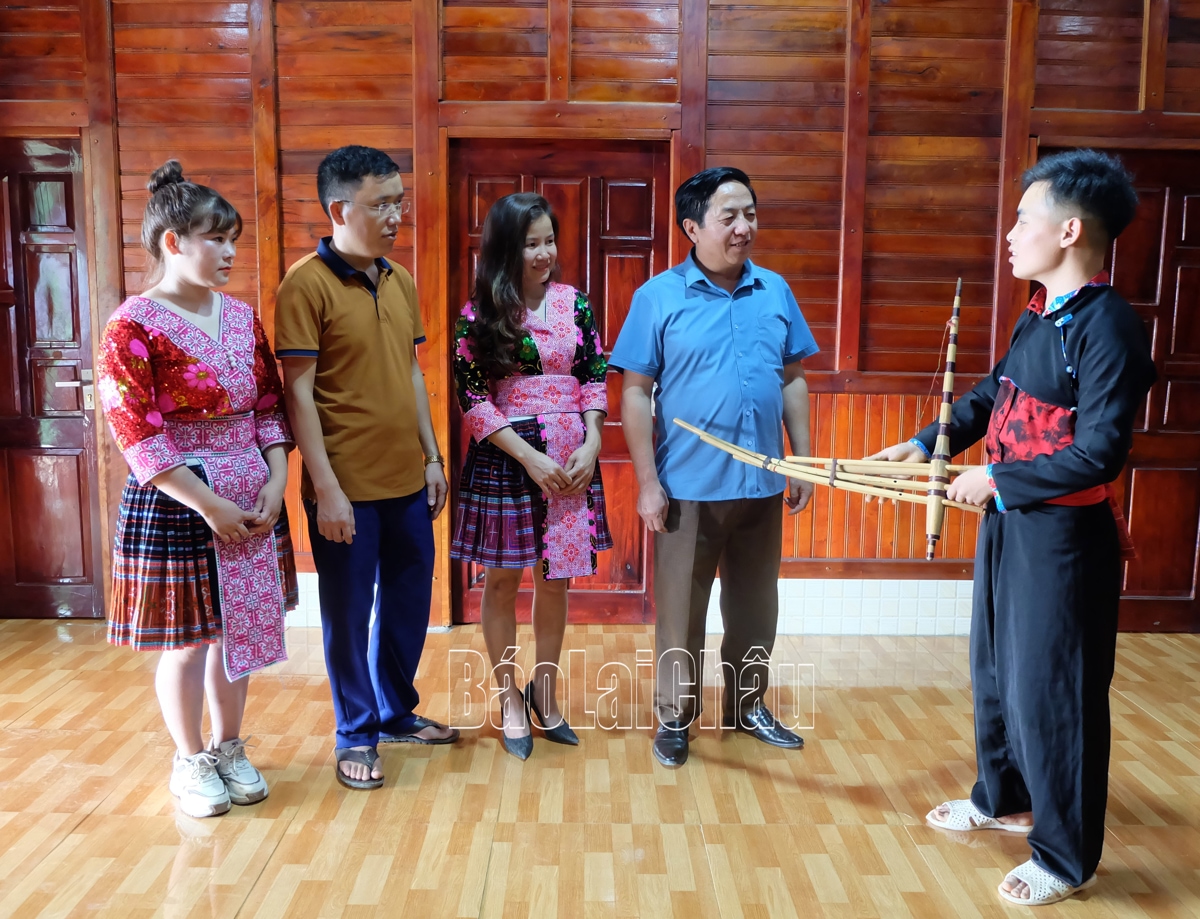 chủ tịch ubnd huyện tham quan homestay 
