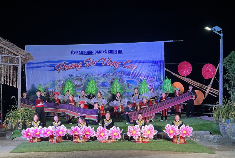 Tiết mục văn nghệ tại Ngày hội.