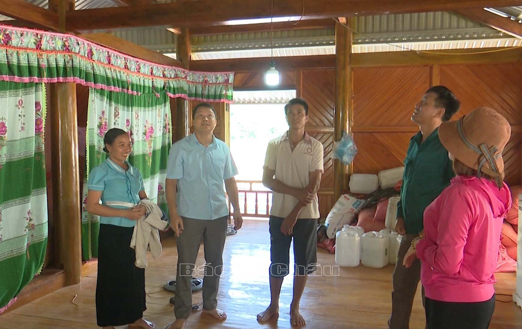 Người dân ở điểm sắp sếp, ổn định dân cư bản Nậm Cầy (xã Nậm Hàng, huyện Nậm Nhùn) được sử dụng điện lưới Quốc gia.