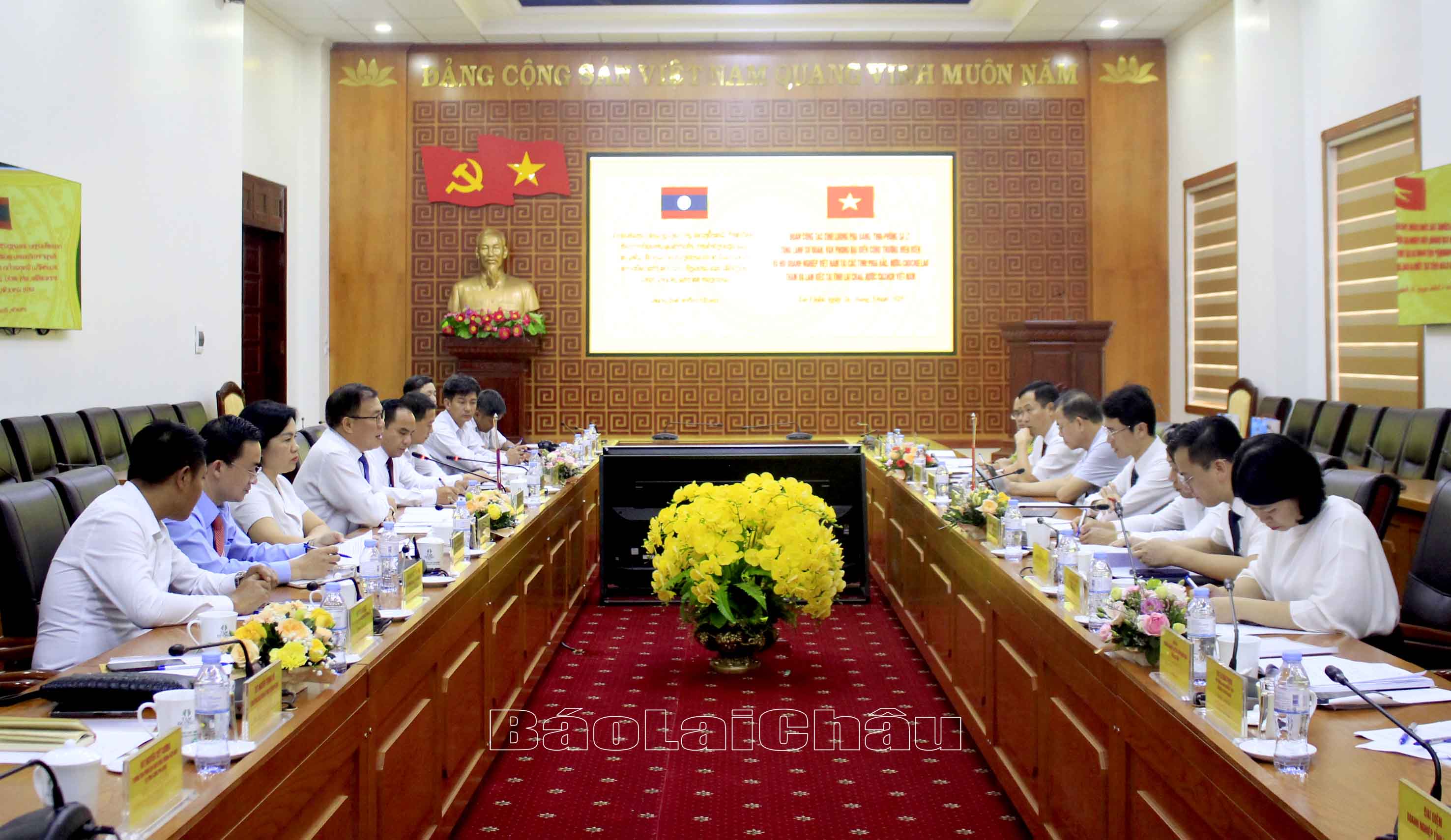 Đoàn công tác 2 tỉnh: Luông Pha Bang, Phông Sa Lỳ (Nước Cộng hòa Dân chủ Nhân dân Lào) thăm và làm việc tại tỉnh Lai Châu (Nước Cộng hòa xã hội chủ nghĩa Việt Nam)