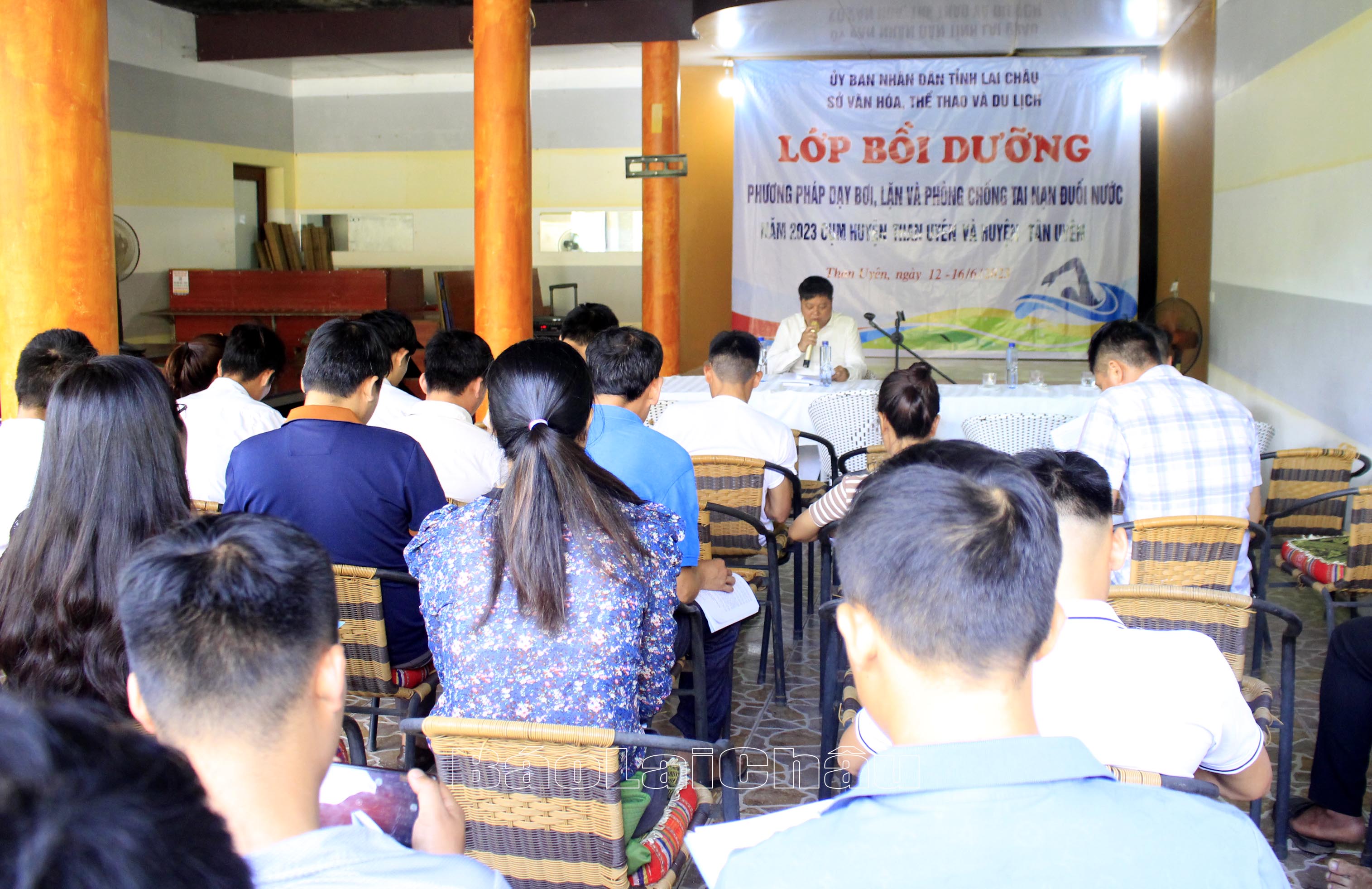 Ngay sau khai mạc, các học viên được cung cấp các kiến thức về một số văn bản của Trung ương liên quan đến công tác thể dục thể thao. Ngay sau khai mạc, các học viên được cung cấp các kiến thức về một số văn bản của Trung ương liên quan đến công tác thể dục thể thao.