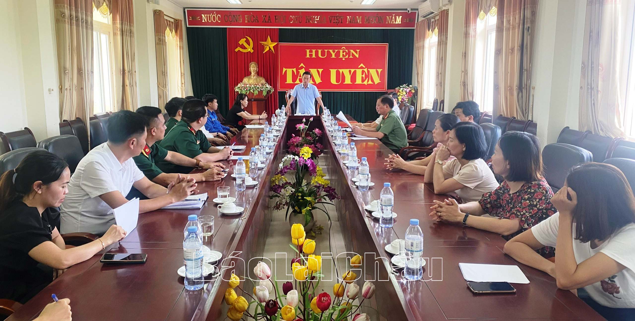 Quang cảnh buổi làm việc.