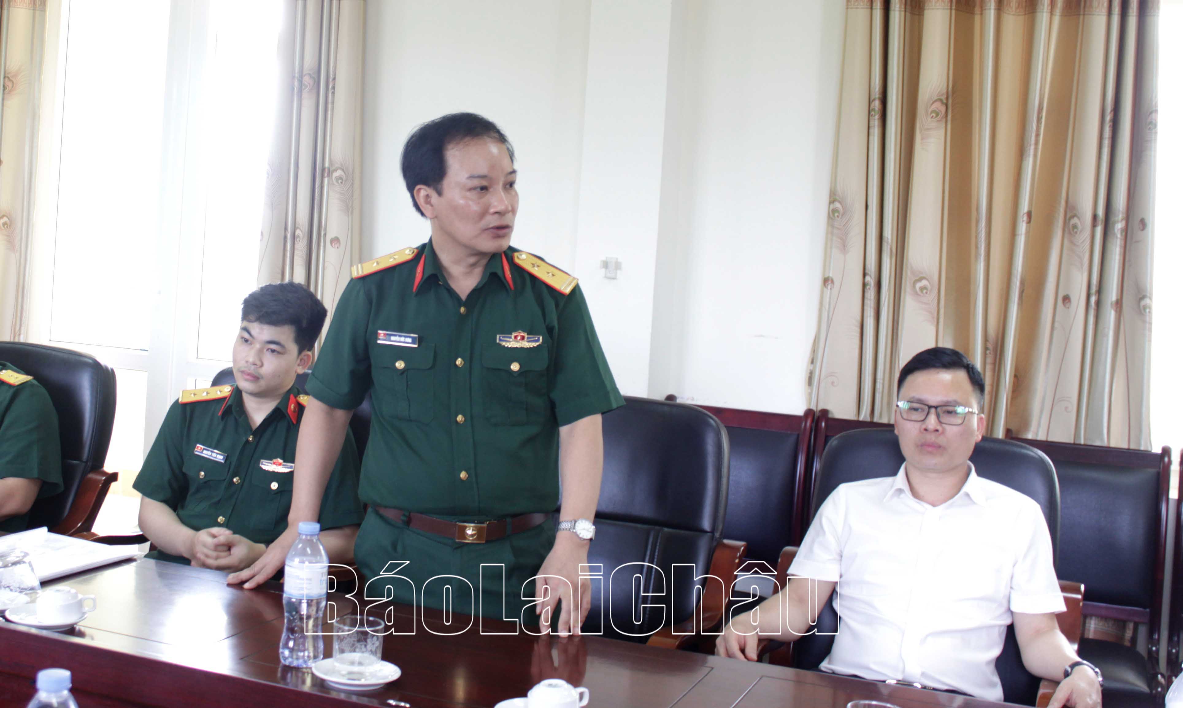 Đại diện đoàn công tác của Bộ Giáo dục và Đào tạo tham gia ý kiến.