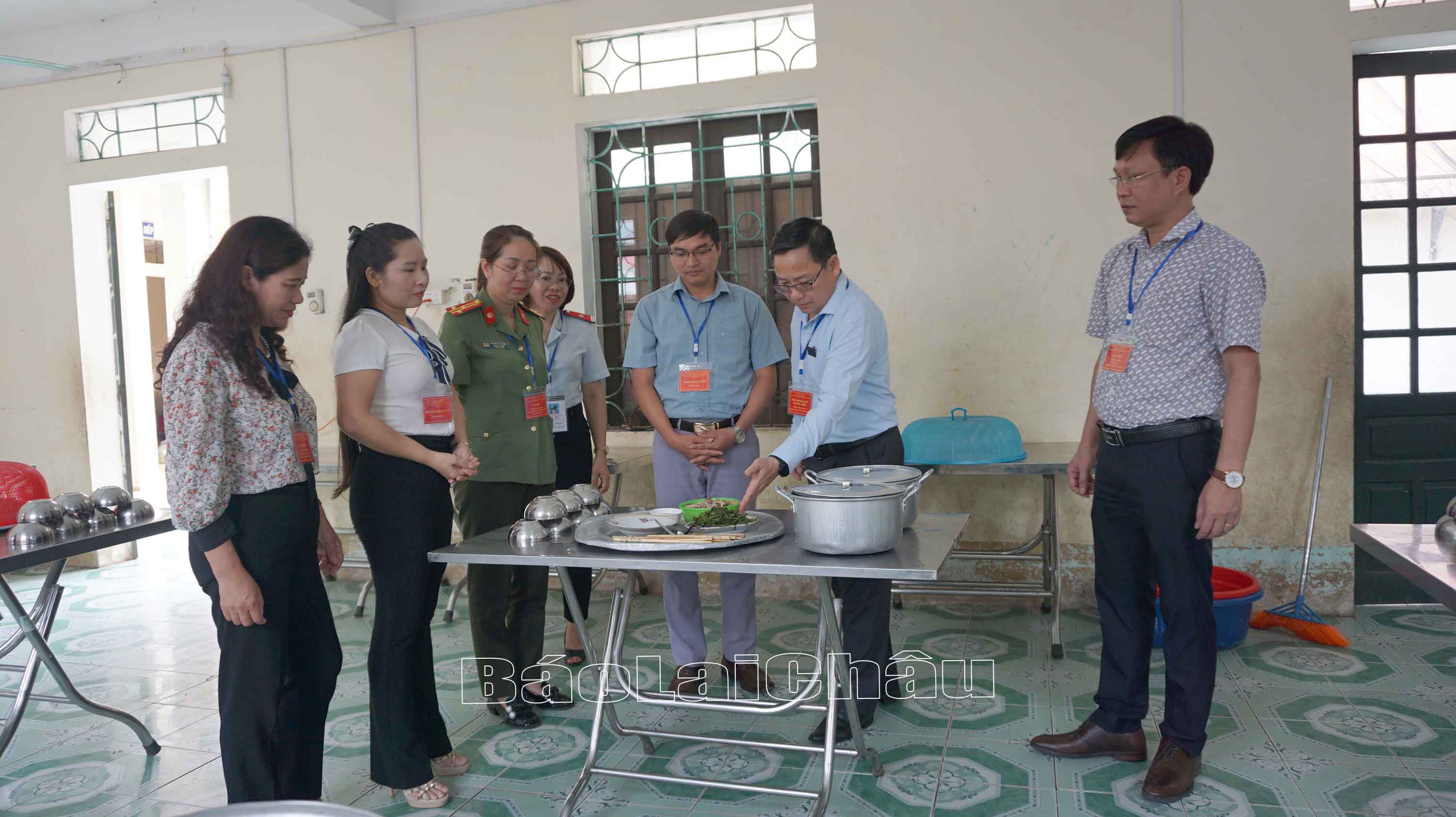 ... kiểm tra công tác đảm bảo vệ sinh an toàn thực phẩm.