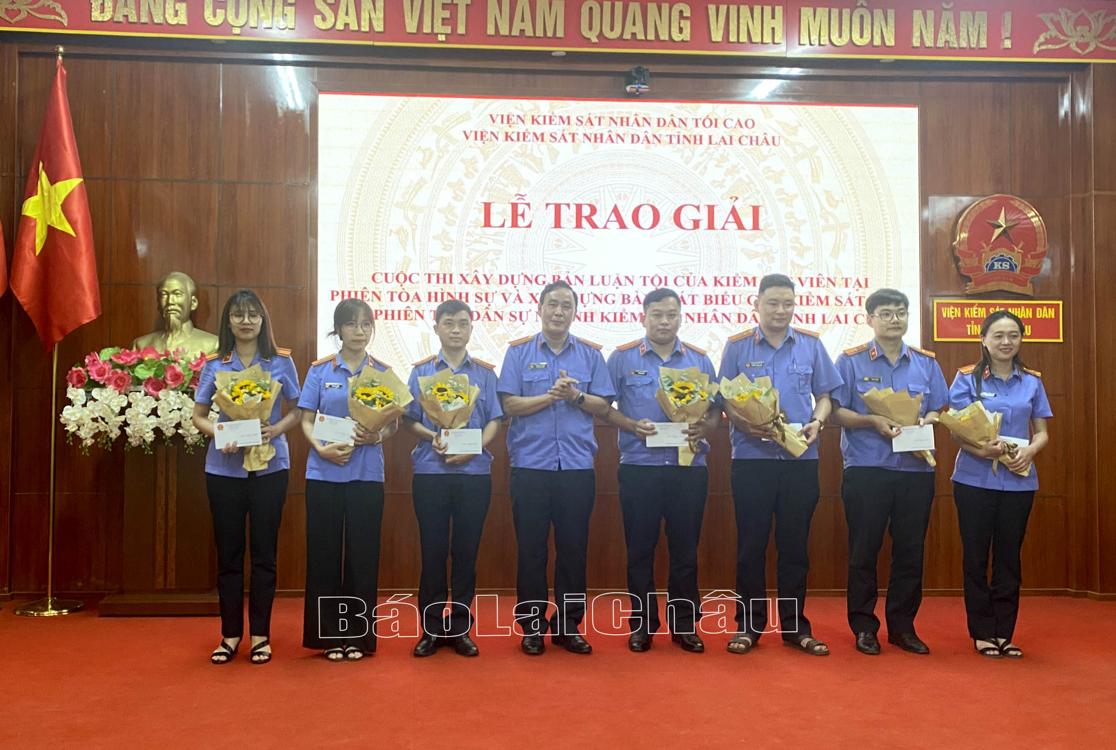 Trao giải cho các cá nhân.