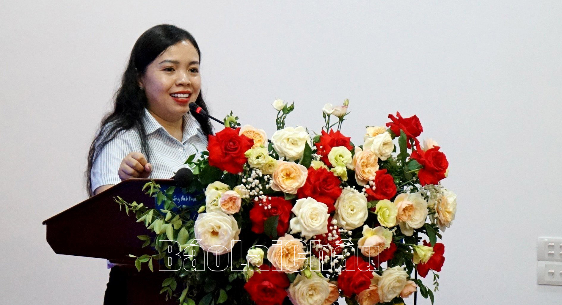 Đồng chí Pờ Thị Hiền - Trưởng đại diện, Giám đốc VNPT địa bàn Lai Châu phát biểu chỉ đạo tại hội nghị.