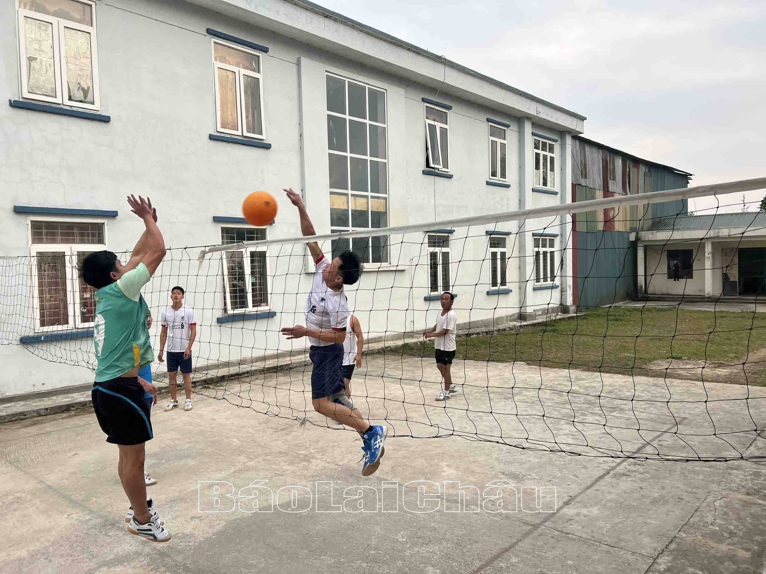 Đẩy mạnh phong trào thể dục, thể thao 