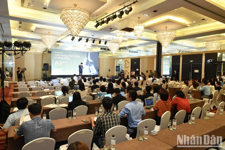 Quang cảnh lễ công bố Giải thưởng hành động vì cộng đồng - Human Act Prize (Ảnh: Thành Đạt) Quang cảnh lễ công bố Giải thưởng hành động vì cộng đồng - Human Act Prize (Ảnh: Thành Đạt)
