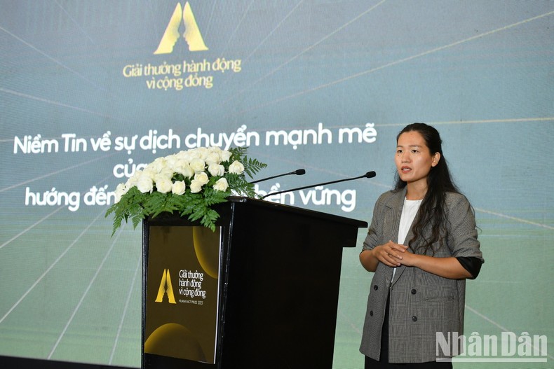 Bà Đặng Thị Thương, Giám đốc dự án Human Act Prize trình bày ý nghĩa của Giải thưởng Hành động vì cộng đồng tại lễ công bố. (Ảnh: Thành Đạt) Bà Đặng Thị Thương, Giám đốc dự án Human Act Prize trình bày ý nghĩa của Giải thưởng Hành động vì cộng đồng tại lễ công bố. (Ảnh: Thành Đạt)