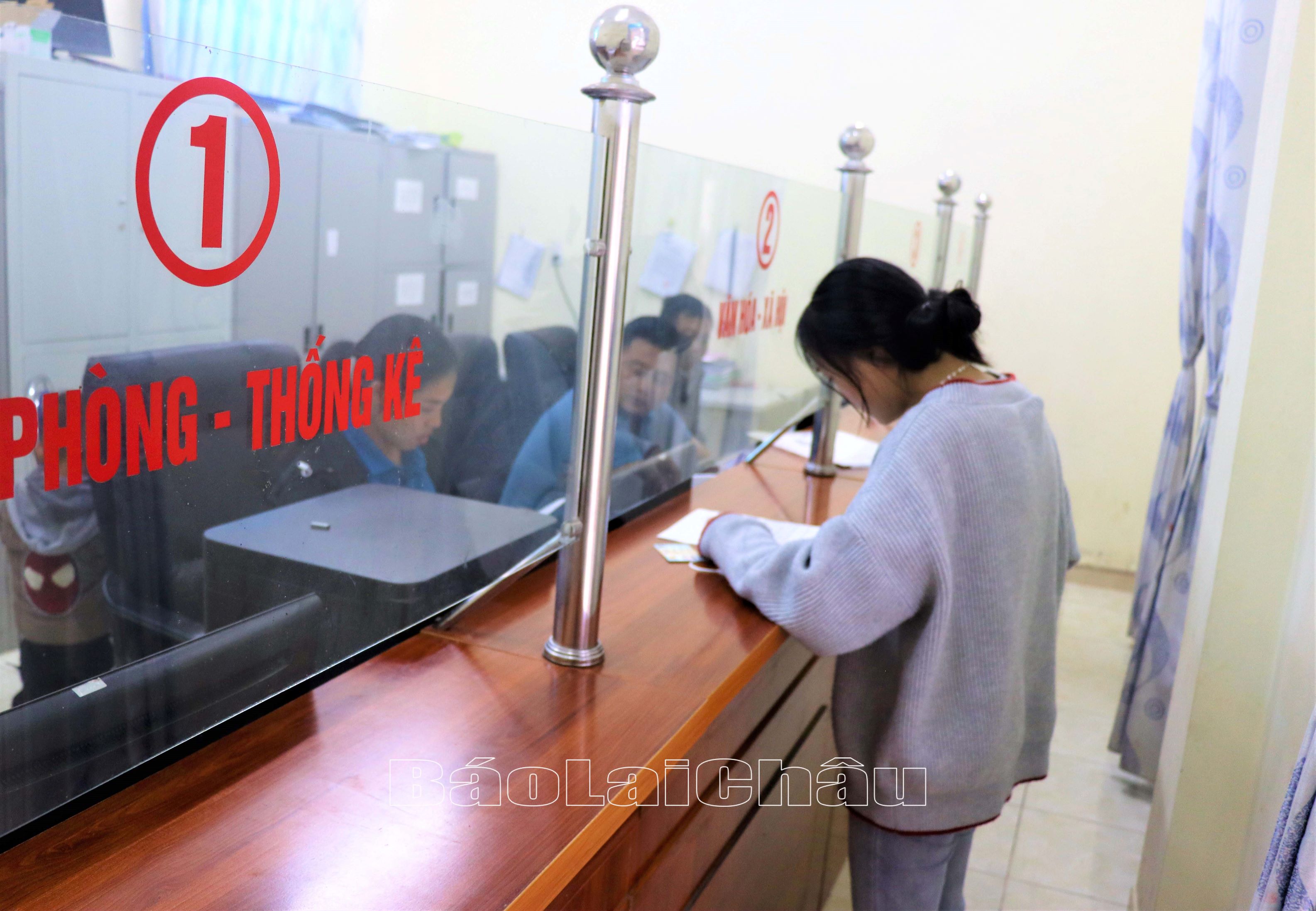 Nét văn hóa công sở luôn được thực hiện tốt khi cán bộ xã luôn trách nhiệm với công việc của nhân dân