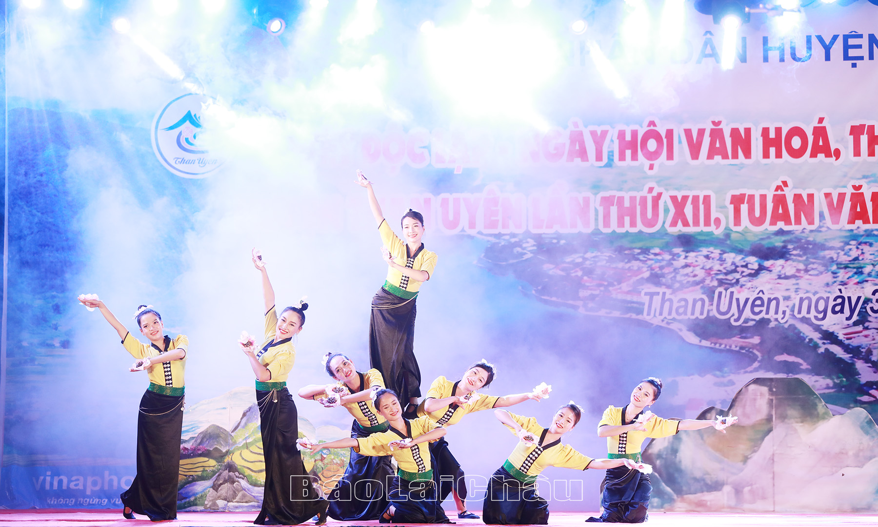 Tiết mục múa dân tộc Thái “Nhịp má hính”.