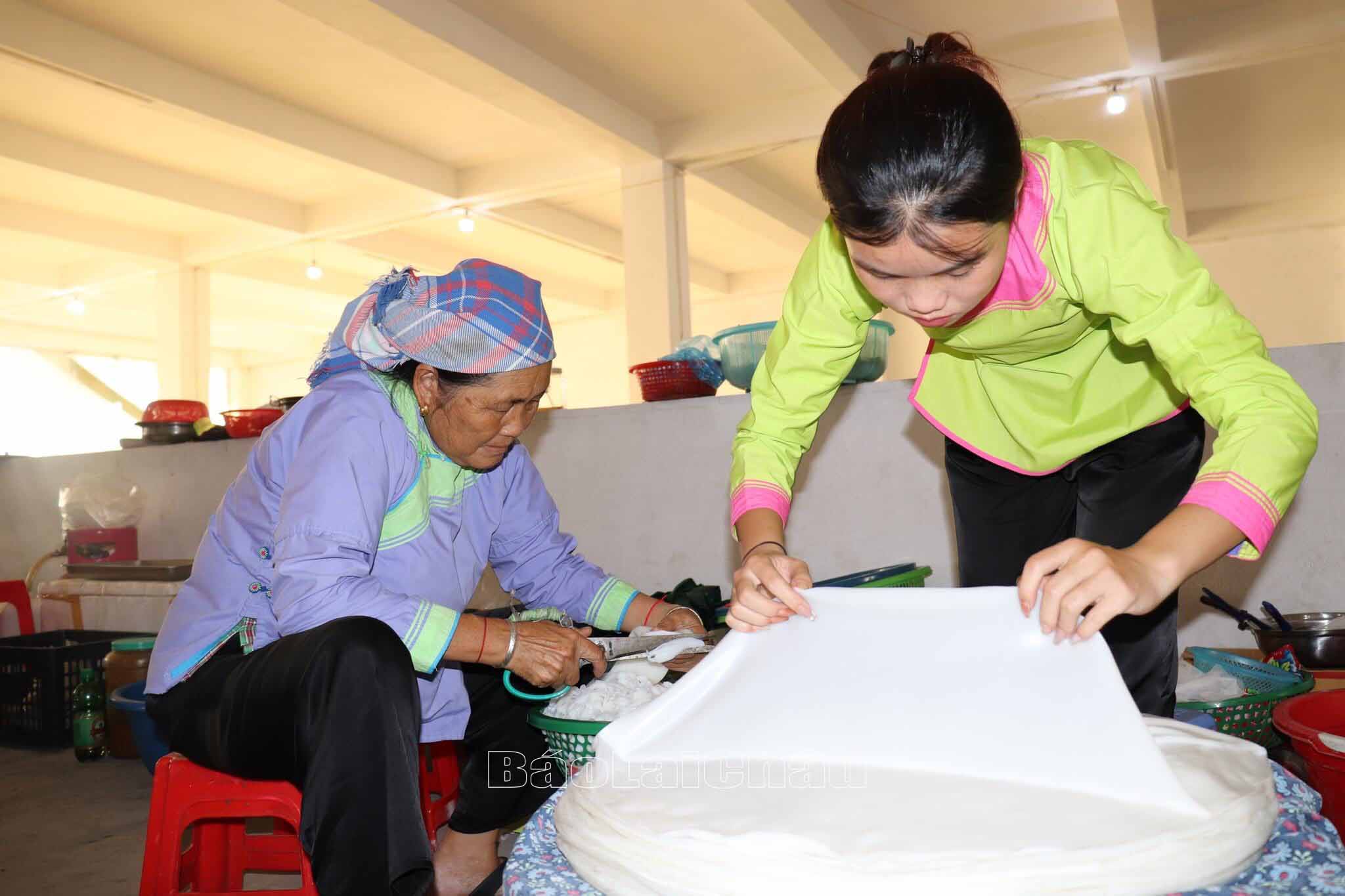 Đội xã San Thàng tham gia phần thi nấu bánh phở Đội xã San Thàng tham gia phần thi nấu bánh phở