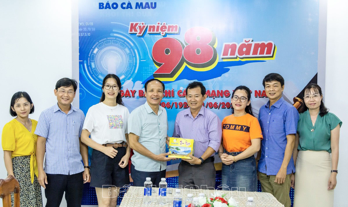 Báo Lai Châu và Báo Cà Mau trao đổi nghiệp vụ báo chí