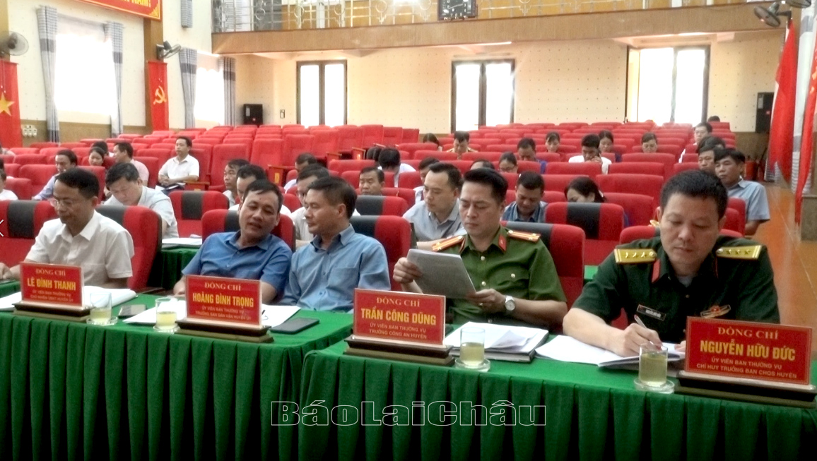 Các đại biểu dự Hội nghị BCH Đảng bộ huyện Than Uyên lần thứ 32. Các đại biểu dự Hội nghị BCH Đảng bộ huyện Than Uyên lần thứ 32.