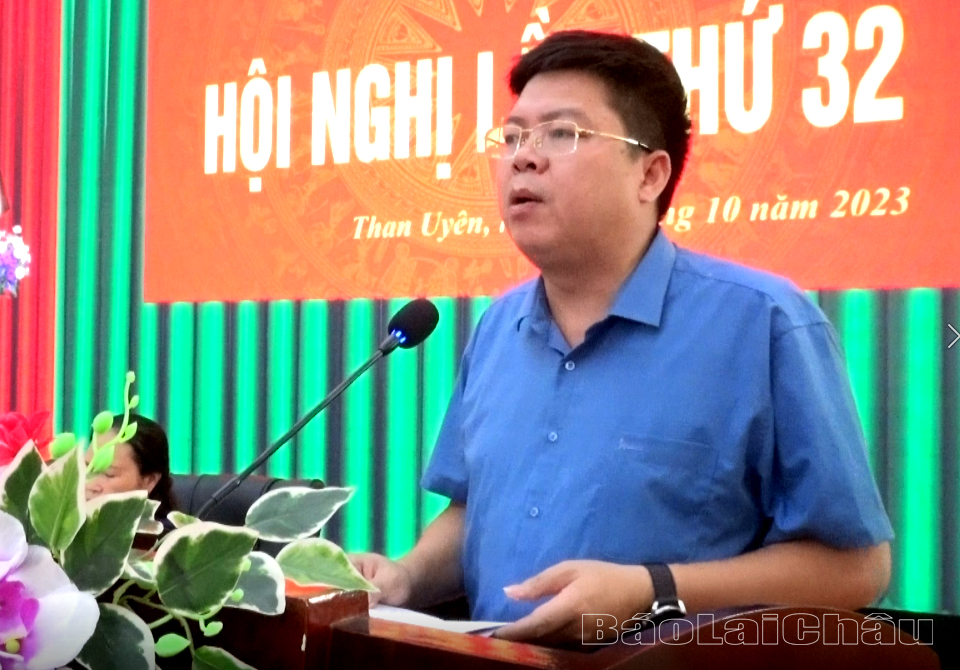 Đồng chí Lò Văn Hương – Bí thư Huyện ủy Than Uyên phát biểu tại Hội nghị. Đồng chí Lò Văn Hương – Bí thư Huyện ủy Than Uyên phát biểu tại Hội nghị.