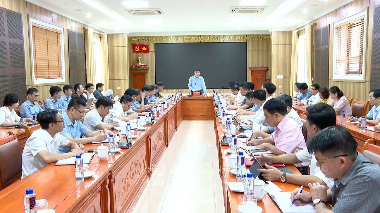 Chủ tịch UBND tỉnh Lê Văn Lương làm việc tại huyện Mường Tè