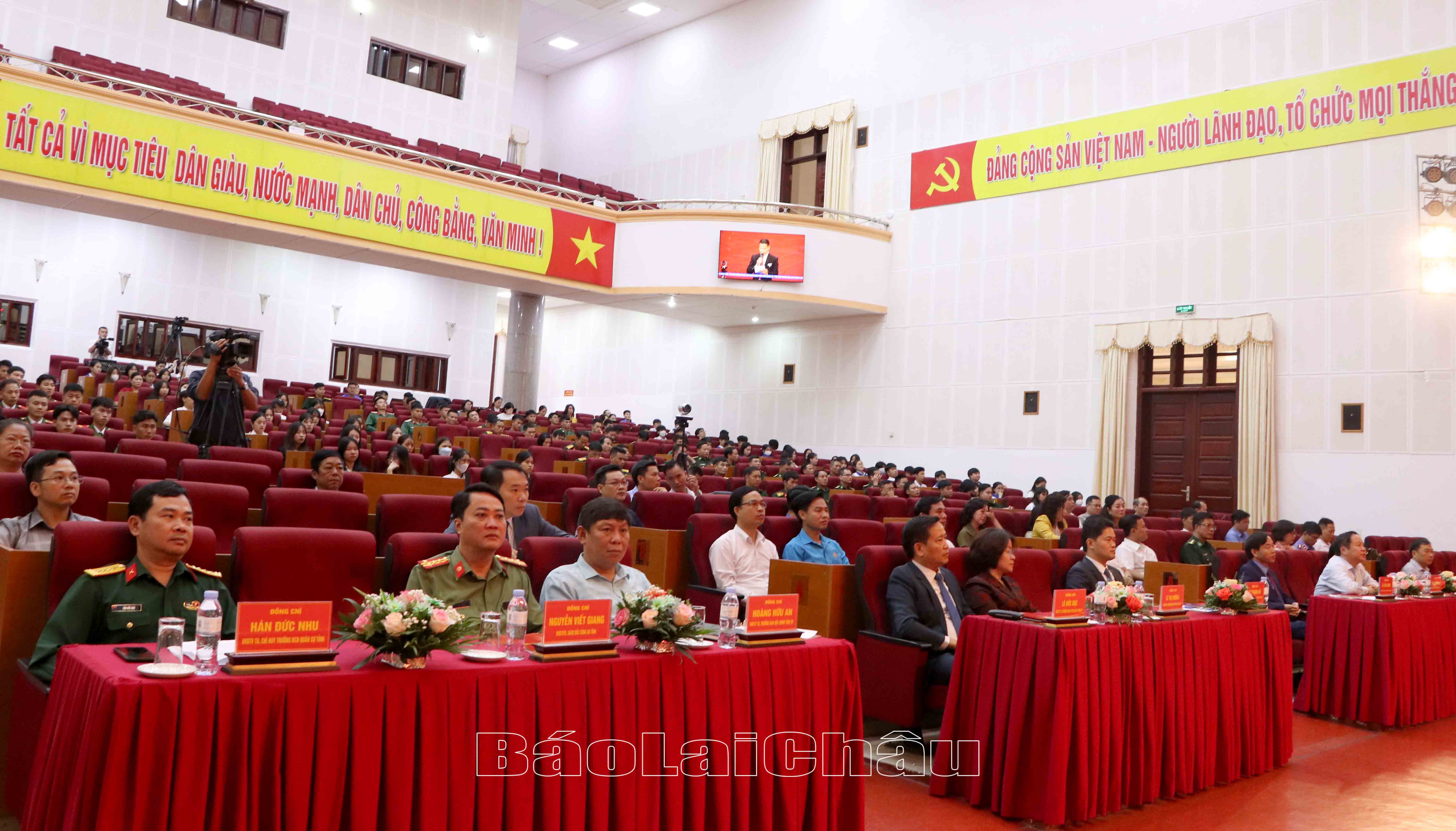 Các đại biểu dự lễ phát động Cuộc thi. 