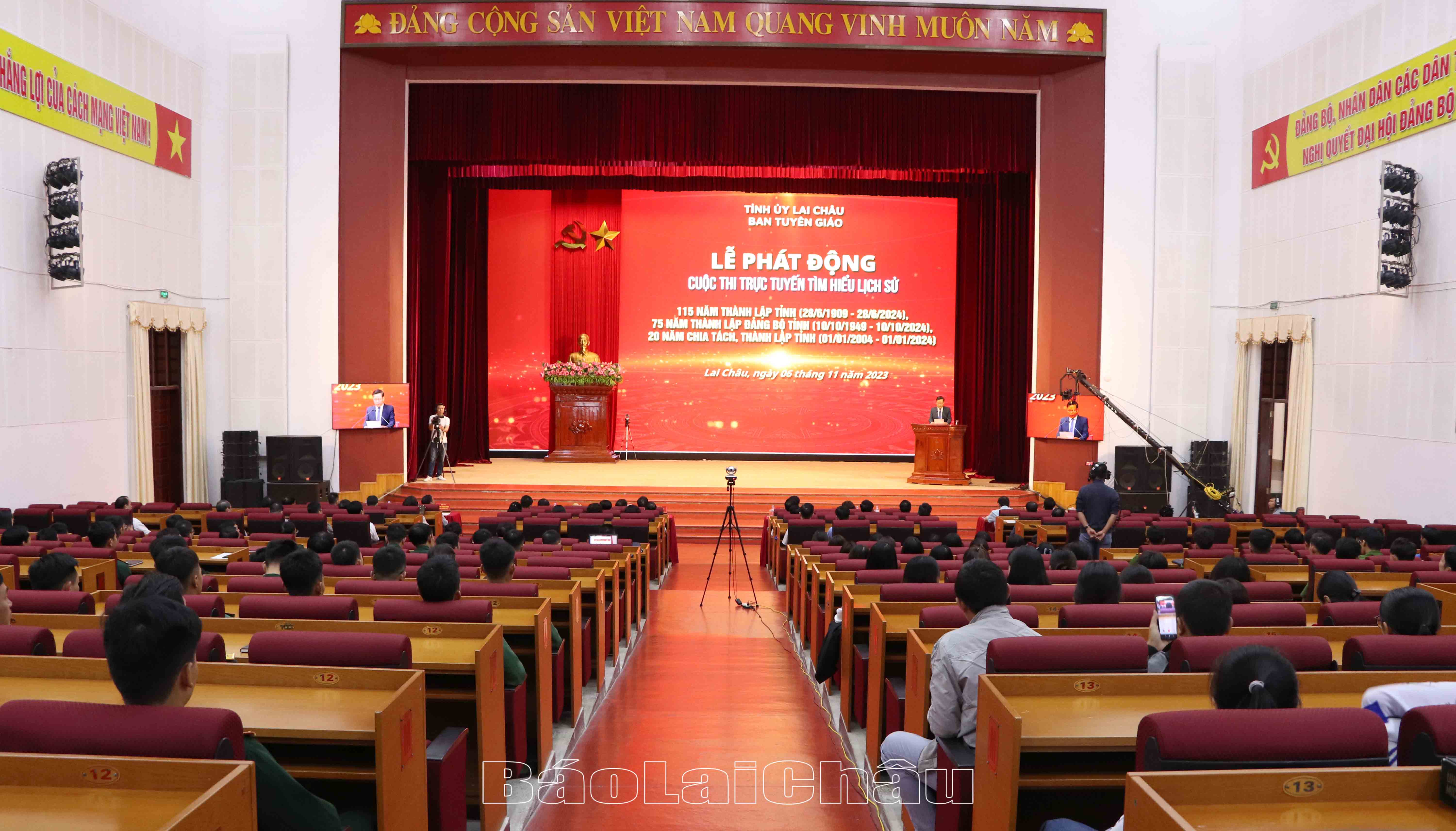 Quang cảnh lễ phát động. 