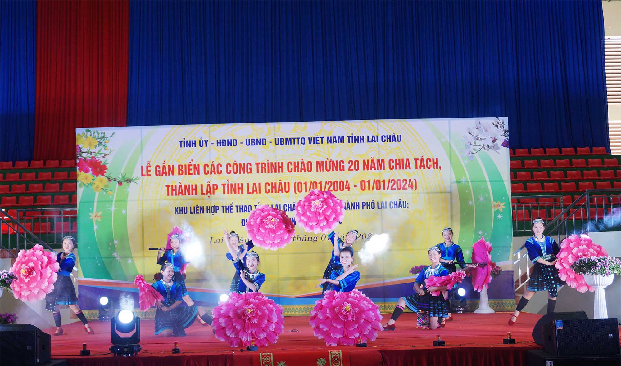 Chương trình văn nghệ chào mừng.