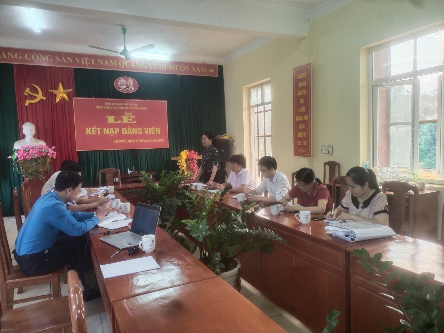 Phát huy vai trò của công đoàn trong việc tham gia xây dựng và thực hiện quy chế dân chủ ở cơ sở