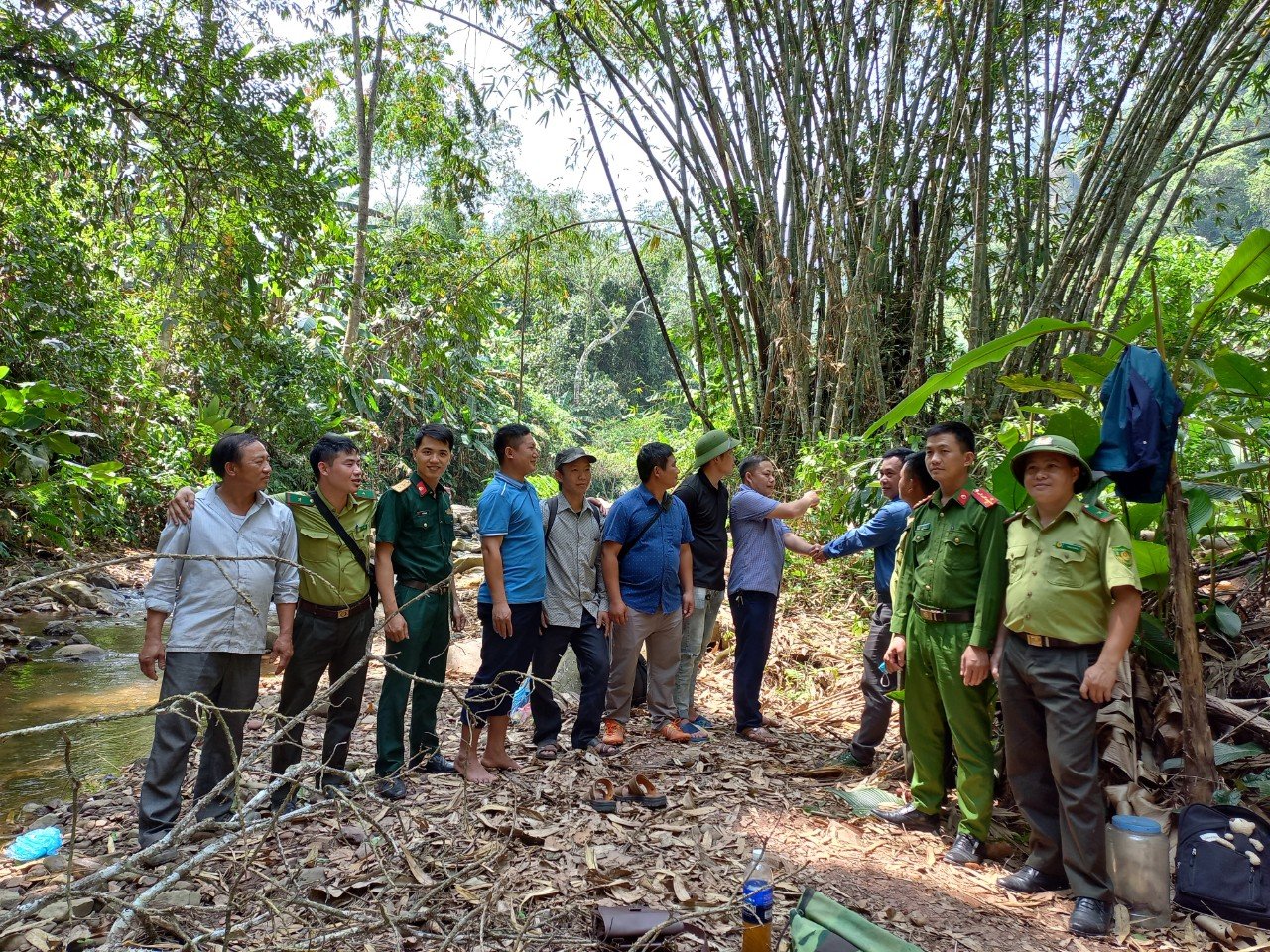 Lực lượng Kiểm lâm, Công an, Quân đội huyện Nậm Nhùn phối hợp tuần tra rừng tại xã Nậm Chà.