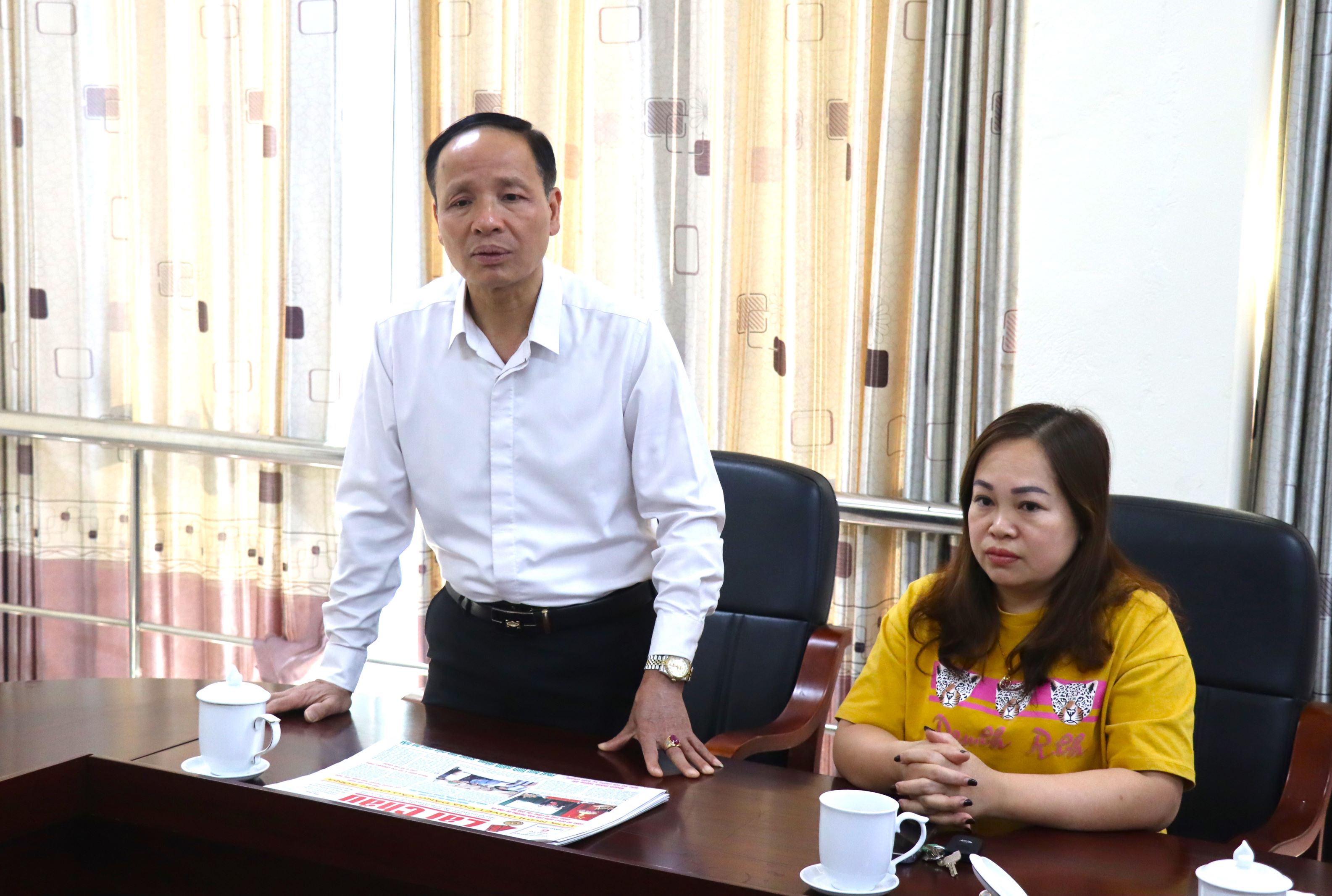 Đồng chí Nguyễn Viết Mạnh - Tổng Biên tập Báo Lai Châu thông tin tới các Báo về tình hình của Báo Lai Châu.