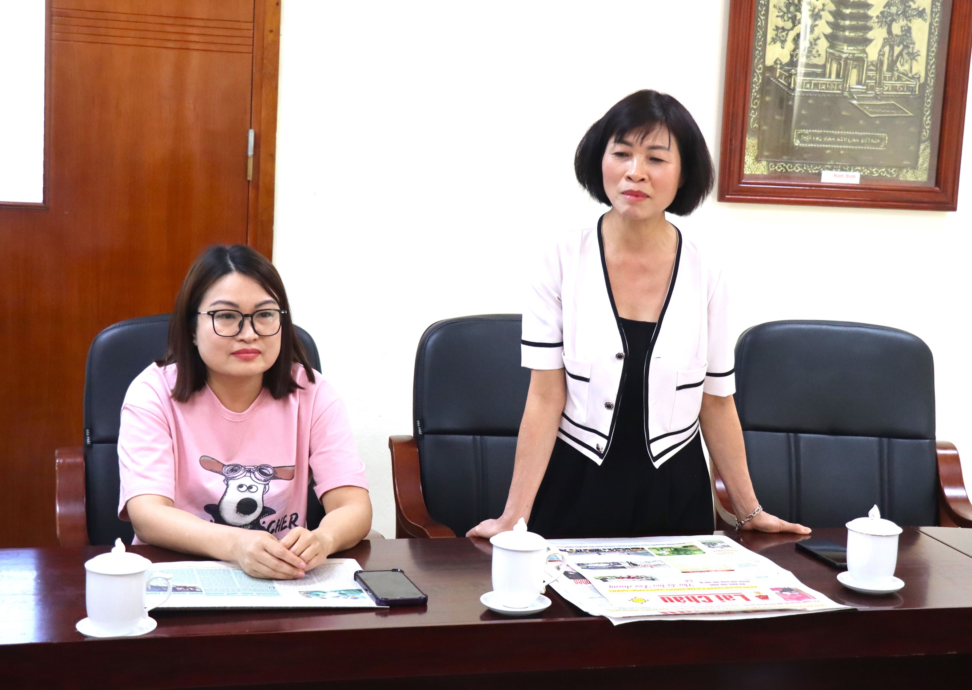 đồng chí Trần Quỳnh Liên – Phó Tổng biên tập Báo Yên Bái phát biểu trao đổi.