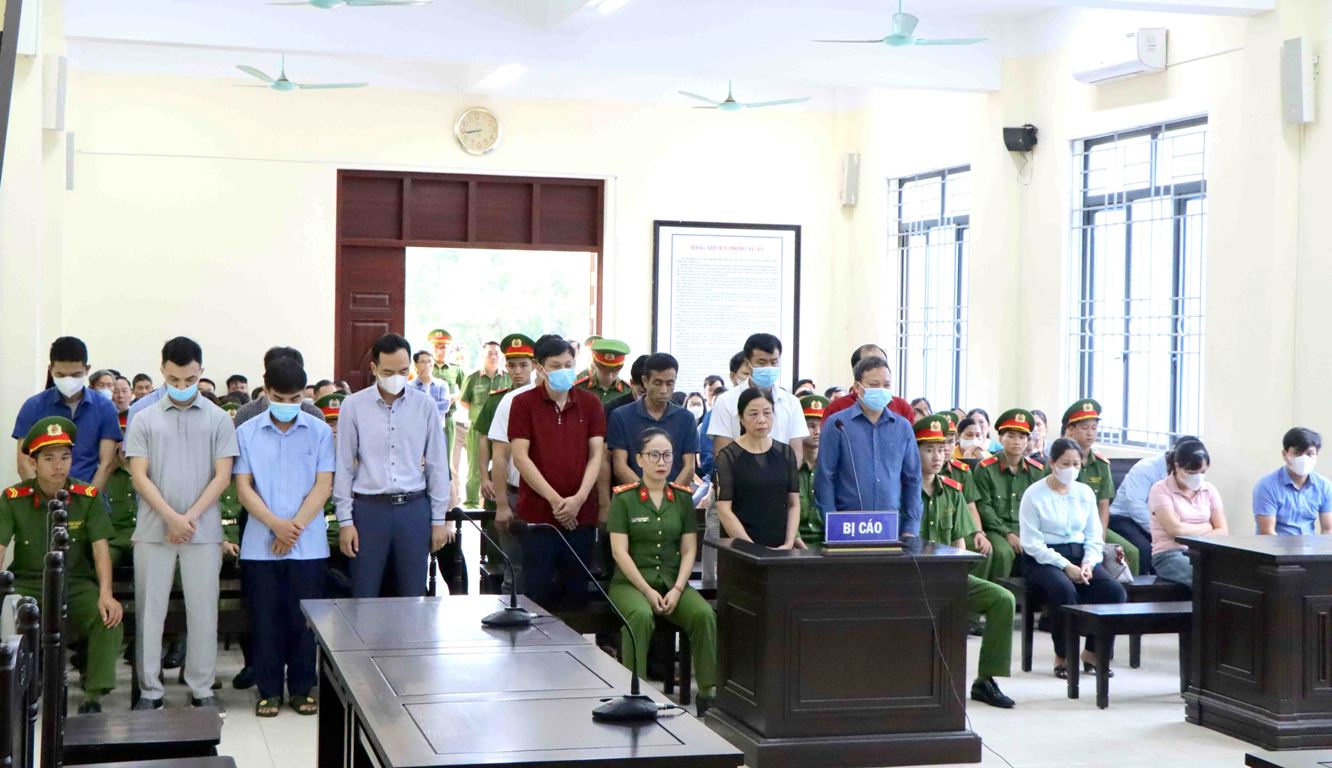 Tòa án Nhân dân tỉnh tuyên án đối với 16 bị cáo trong vụ đưa và nhận hối lộ