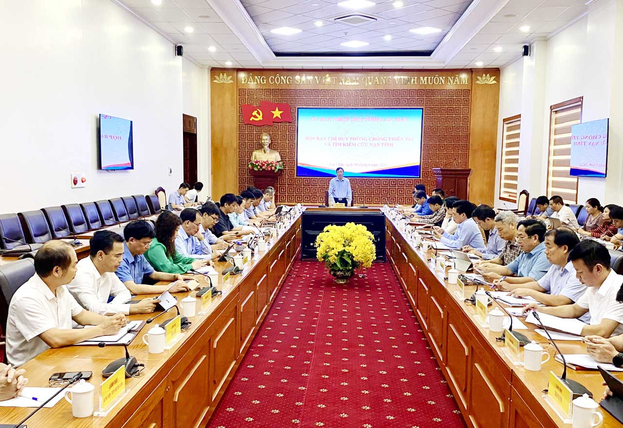 Quang cảnh cuộc họp.