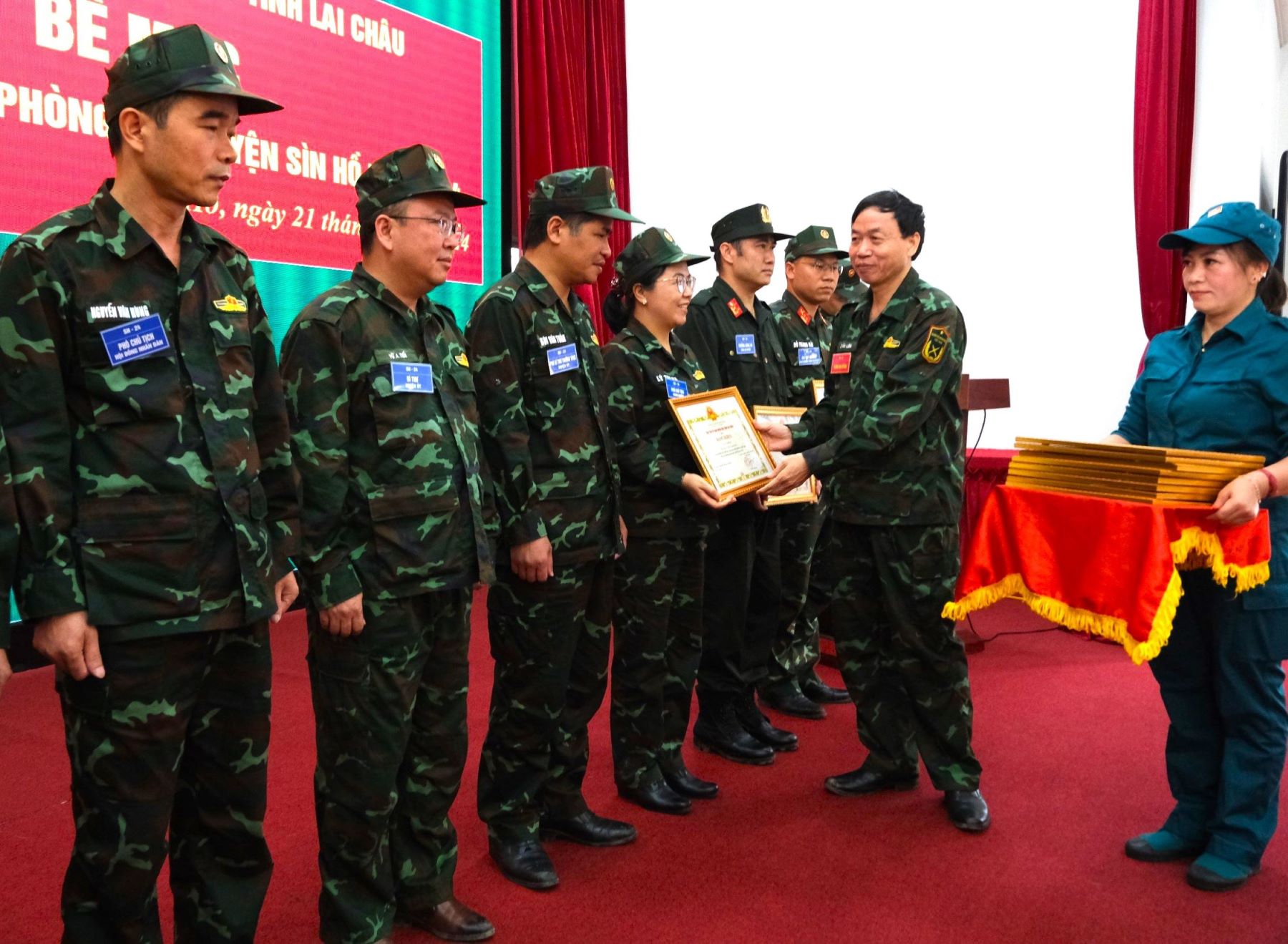 6 tập thể, 11 cá nhân được Chủ tịch UBND tỉnh tặng Bằng khen